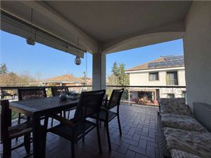 NORD -Prestigiosa Villa Trifamiliare con Giardino