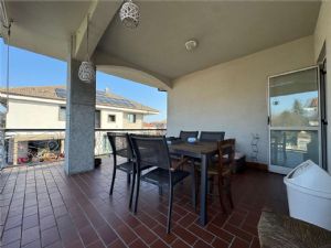 NORD -Prestigiosa Villa Trifamiliare con Giardino