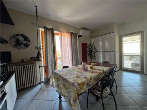 NORD -Prestigiosa Villa Trifamiliare con Giardino