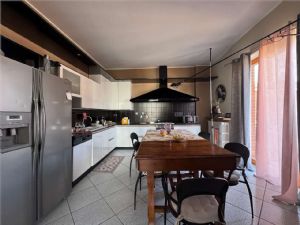 NORD -Prestigiosa Villa Trifamiliare con Giardino