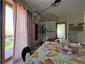 NORD -Prestigiosa Villa Trifamiliare con Giardino