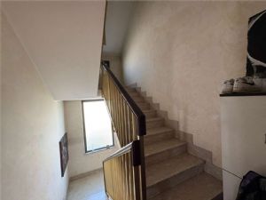 NORD -Prestigiosa Villa Trifamiliare con Giardino