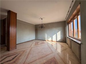 NORD -Prestigiosa Villa Trifamiliare con Giardino