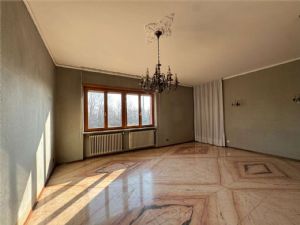 NORD -Prestigiosa Villa Trifamiliare con Giardino