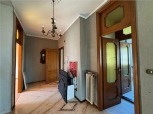 NORD -Prestigiosa Villa Trifamiliare con Giardino