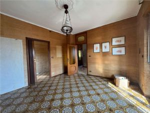 NORD -Prestigiosa Villa Trifamiliare con Giardino
