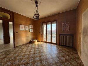 NORD -Prestigiosa Villa Trifamiliare con Giardino