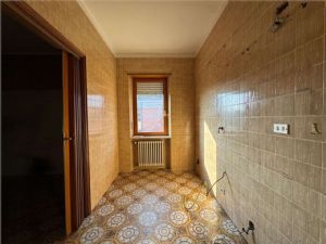 NORD -Prestigiosa Villa Trifamiliare con Giardino