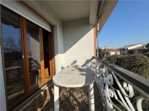 NORD -Prestigiosa Villa Trifamiliare con Giardino