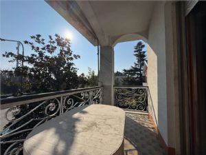 NORD -Prestigiosa Villa Trifamiliare con Giardino