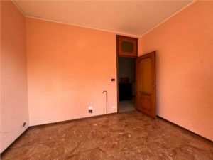 NORD -Prestigiosa Villa Trifamiliare con Giardino