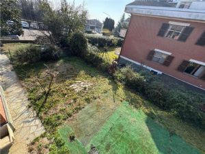 NORD -Prestigiosa Villa Trifamiliare con Giardino