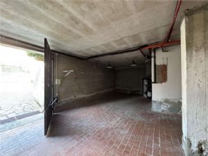 NORD -Prestigiosa Villa Trifamiliare con Giardino