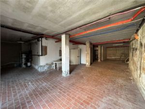 NORD -Prestigiosa Villa Trifamiliare con Giardino