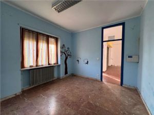 NORD -Prestigiosa Villa Trifamiliare con Giardino