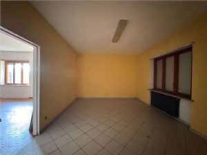 NORD -Prestigiosa Villa Trifamiliare con Giardino