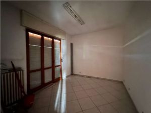 NORD -Prestigiosa Villa Trifamiliare con Giardino