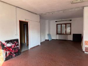 NORD -Prestigiosa Villa Trifamiliare con Giardino