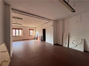 NORD -Prestigiosa Villa Trifamiliare con Giardino