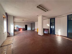 NORD -Prestigiosa Villa Trifamiliare con Giardino