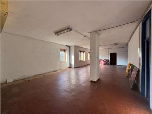 NORD -Prestigiosa Villa Trifamiliare con Giardino