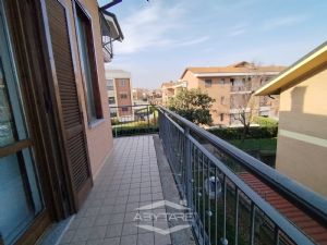 APPARTAMENTO BILIVELLO CON BOX AUTO INCLUSO NEL PREZZO
