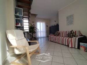 APPARTAMENTO BILIVELLO CON BOX AUTO INCLUSO NEL PREZZO