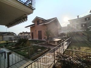 APPARTAMENTO BILIVELLO CON BOX AUTO INCLUSO NEL PREZZO