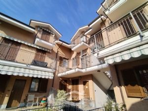 APPARTAMENTO BILIVELLO CON BOX AUTO INCLUSO NEL PREZZO
