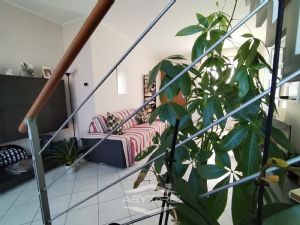APPARTAMENTO BILIVELLO CON BOX AUTO INCLUSO NEL PREZZO