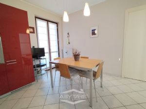 APPARTAMENTO BILIVELLO CON BOX AUTO INCLUSO NEL PREZZO