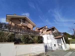 APPARTAMENTO BILIVELLO CON BOX AUTO INCLUSO NEL PREZZO