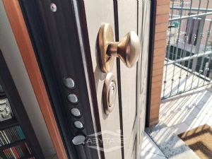 APPARTAMENTO BILIVELLO CON BOX AUTO INCLUSO NEL PREZZO