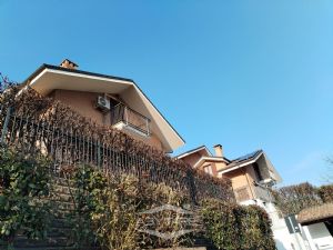 APPARTAMENTO BILIVELLO CON BOX AUTO INCLUSO NEL PREZZO