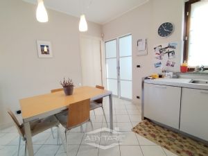 APPARTAMENTO BILIVELLO CON BOX AUTO INCLUSO NEL PREZZO