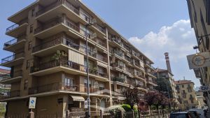 AMPIO BILOCALE IN CONTESTO SIGNORILE