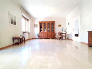 APPARTAMENTO DI 170 MQ CON DOPPI INGRESSI !