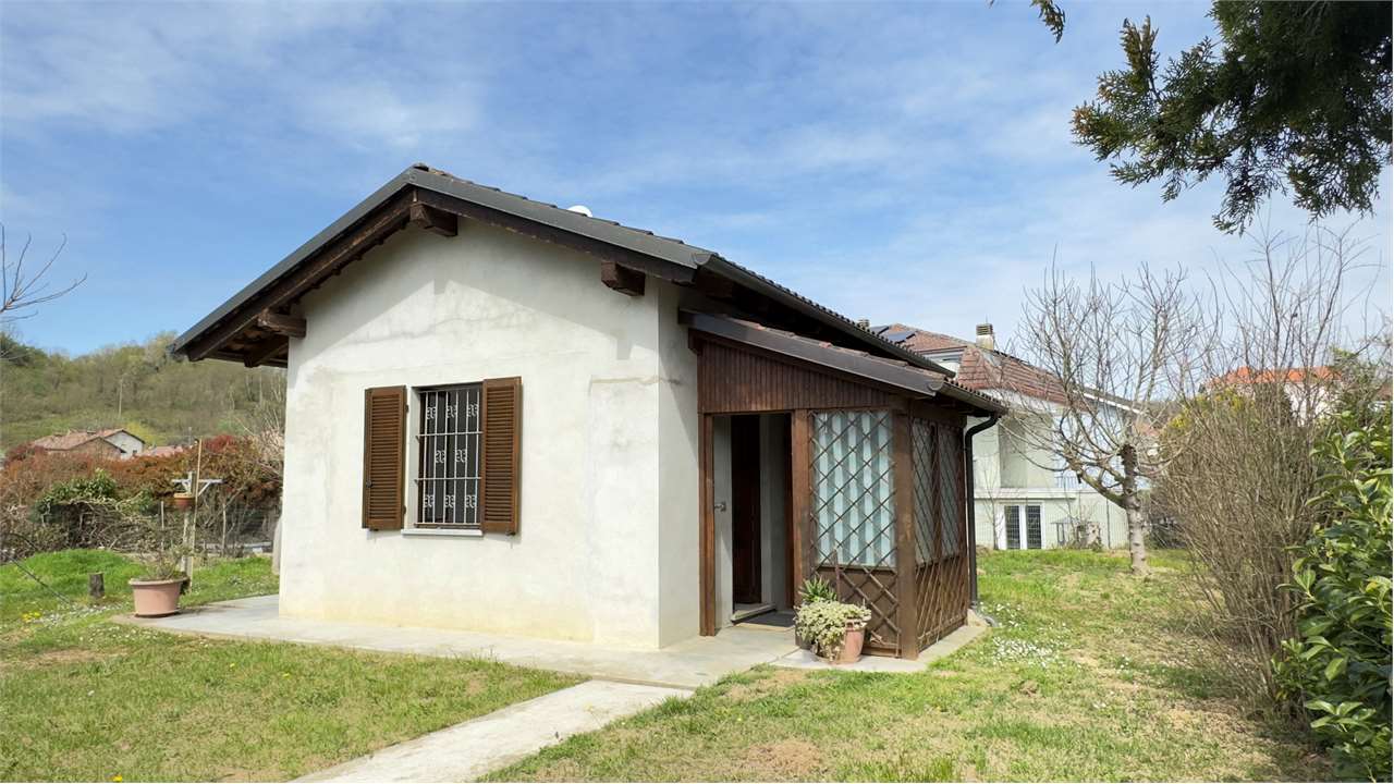 FRAZIONE VALENZANI -CASA INDIPENDENTE CON GIARDINO