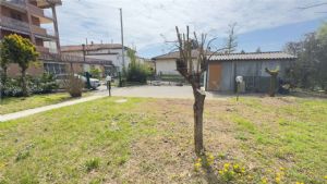 FRAZIONE VALENZANI -CASA INDIPENDENTE CON GIARDINO