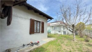 FRAZIONE VALENZANI -CASA INDIPENDENTE CON GIARDINO