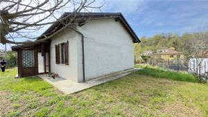 FRAZIONE VALENZANI -CASA INDIPENDENTE CON GIARDINO