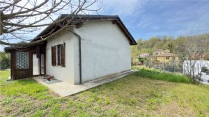 FRAZIONE VALENZANI -CASA INDIPENDENTE CON GIARDINO