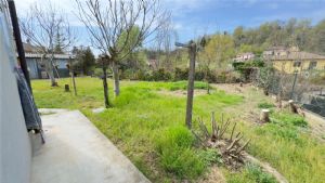 FRAZIONE VALENZANI -CASA INDIPENDENTE CON GIARDINO