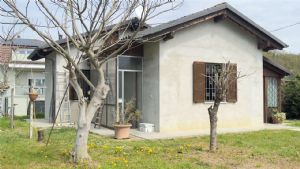 FRAZIONE VALENZANI -CASA INDIPENDENTE CON GIARDINO