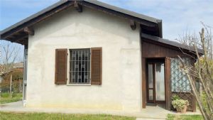 FRAZIONE VALENZANI -CASA INDIPENDENTE CON GIARDINO