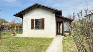 FRAZIONE VALENZANI -CASA INDIPENDENTE CON GIARDINO