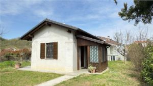 FRAZIONE VALENZANI -CASA INDIPENDENTE CON GIARDINO