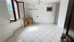 FRAZIONE VALENZANI -CASA INDIPENDENTE CON GIARDINO