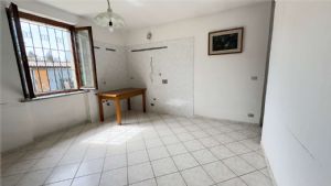 FRAZIONE VALENZANI -CASA INDIPENDENTE CON GIARDINO