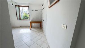 FRAZIONE VALENZANI -CASA INDIPENDENTE CON GIARDINO